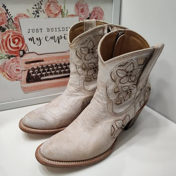 🤩EUC Shyanne Floral Embroidered Zip Side Western Cowgirl Ankle Booties, Cream - Picture 5 of 16
